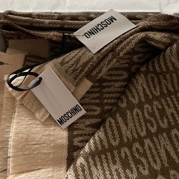 Authentic Moschino Wool Oversized Blanket Scarf - Picture 3 of 5